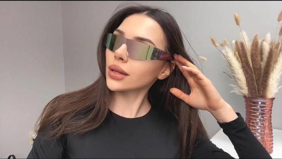 COASION Trendy Wrap Around Sunglasses for Women & Men – Y2K Futuristic Rimless Shades, Flat Top Shield Fashion Eyewear